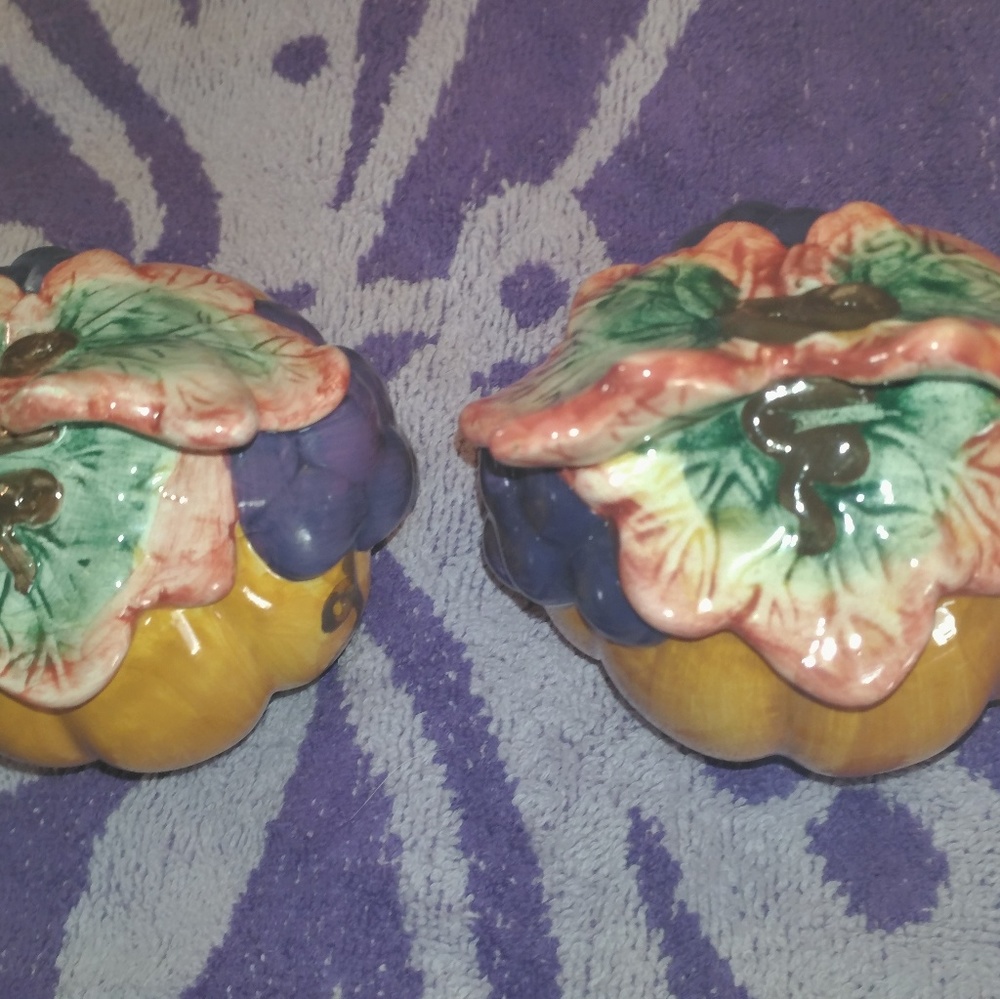 Salt and pepper shaker